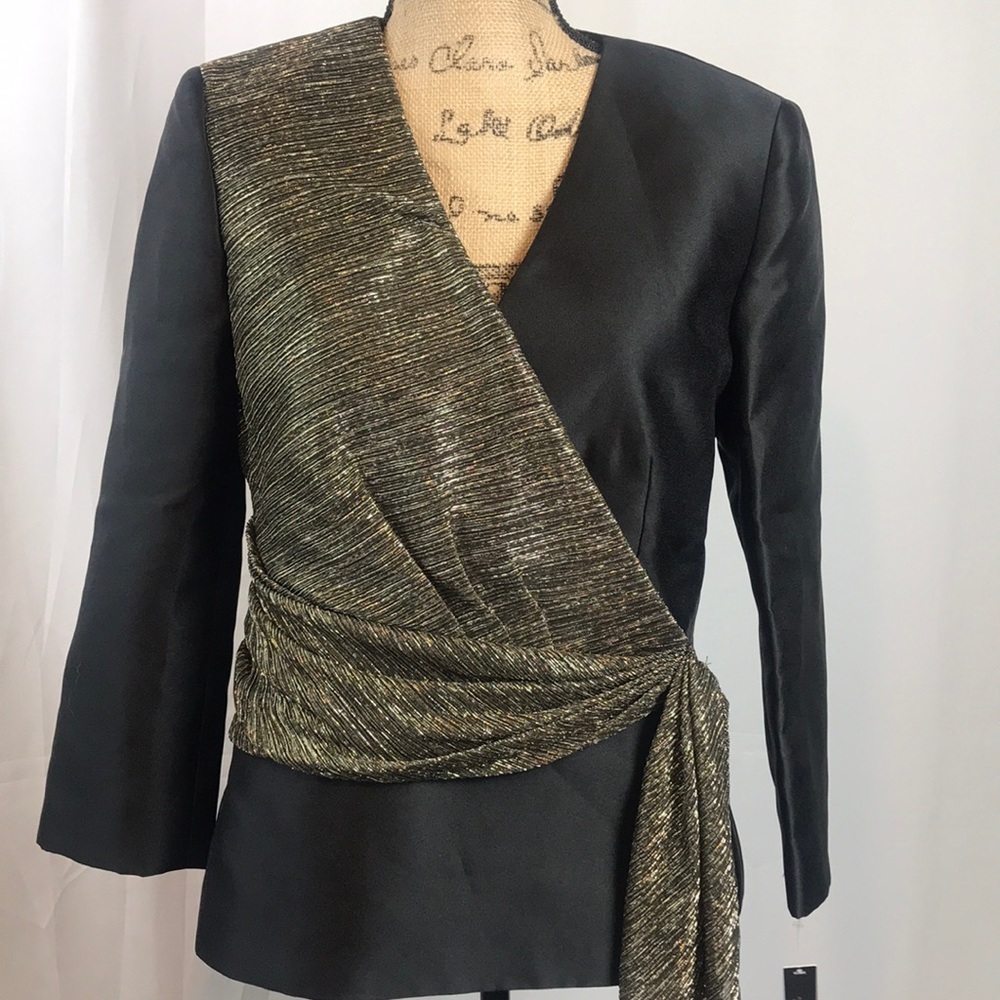 Tahari NWT metallic and black blazer. Size 8 - Picture 4 of 4